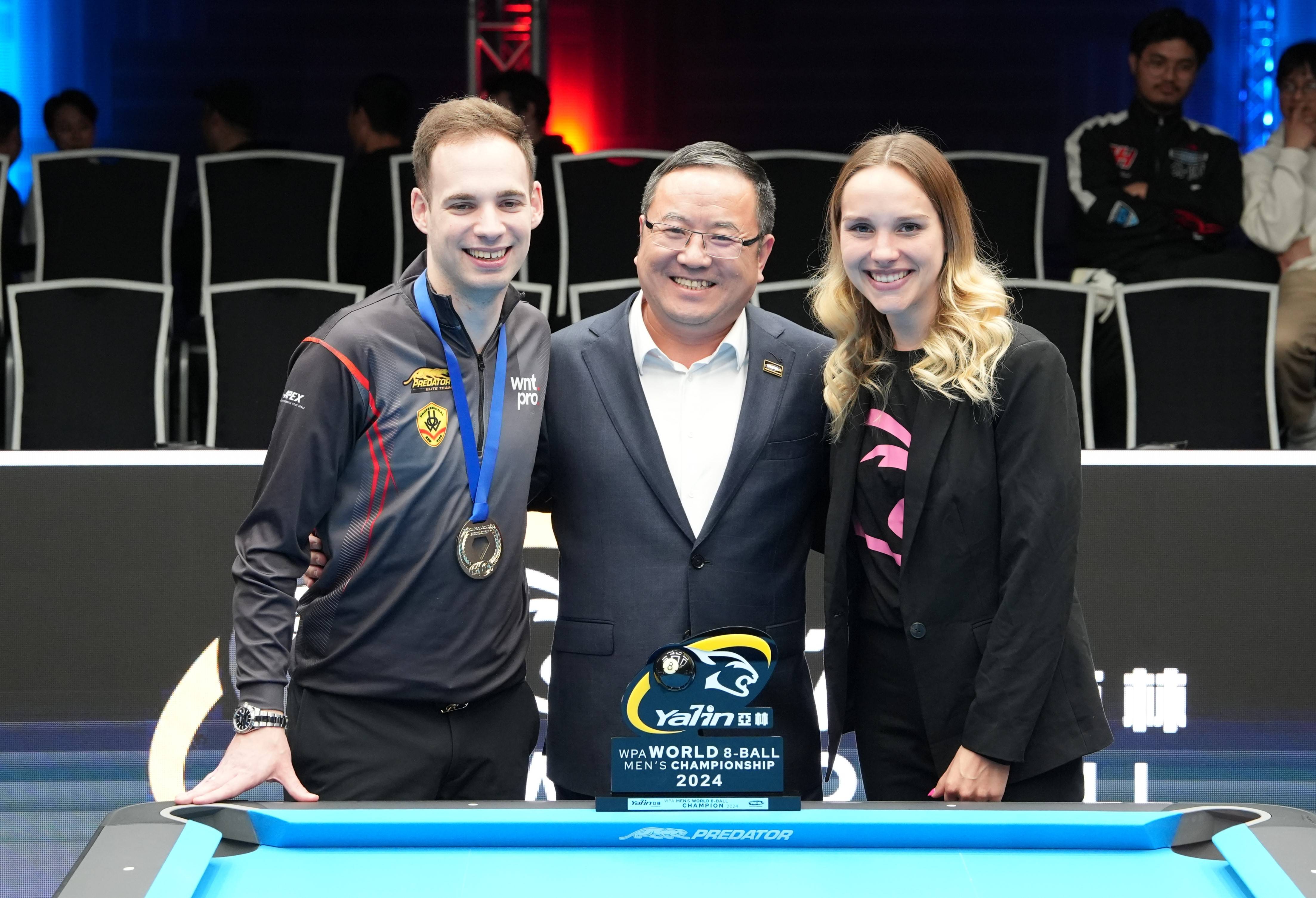 新西兰队艰难战胜强敌晋级！