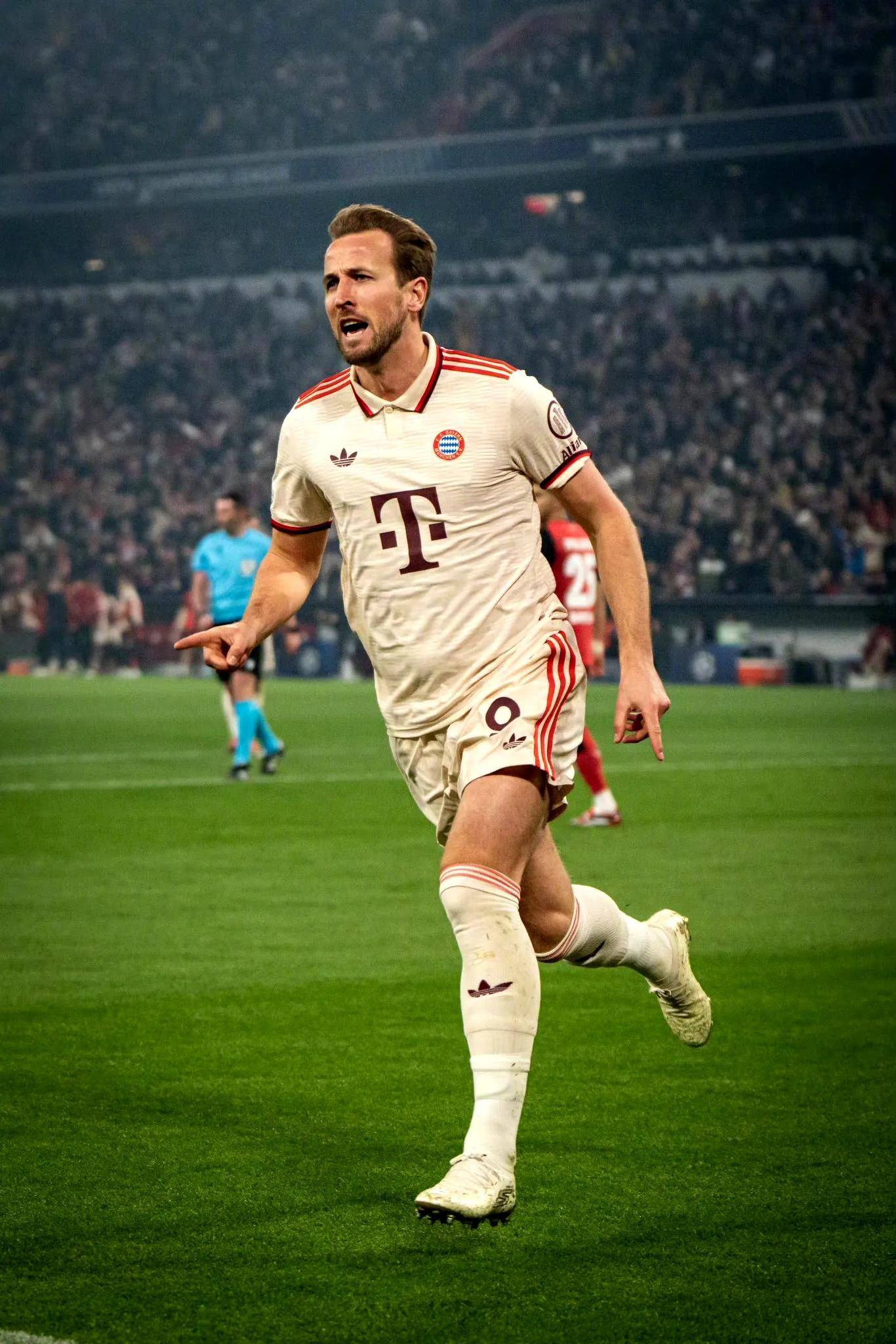 华体会电竞-包含拜仁慕尼黑门将表现出色，扑救关键球门的词条