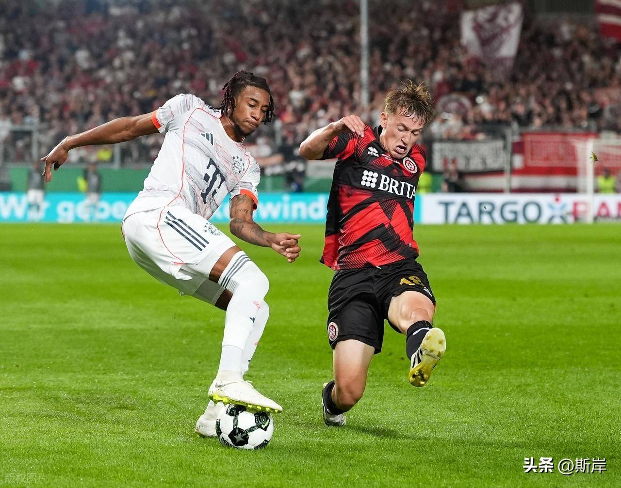 包含拜仁慕尼黑门将表现出色，扑救关键球门的词条