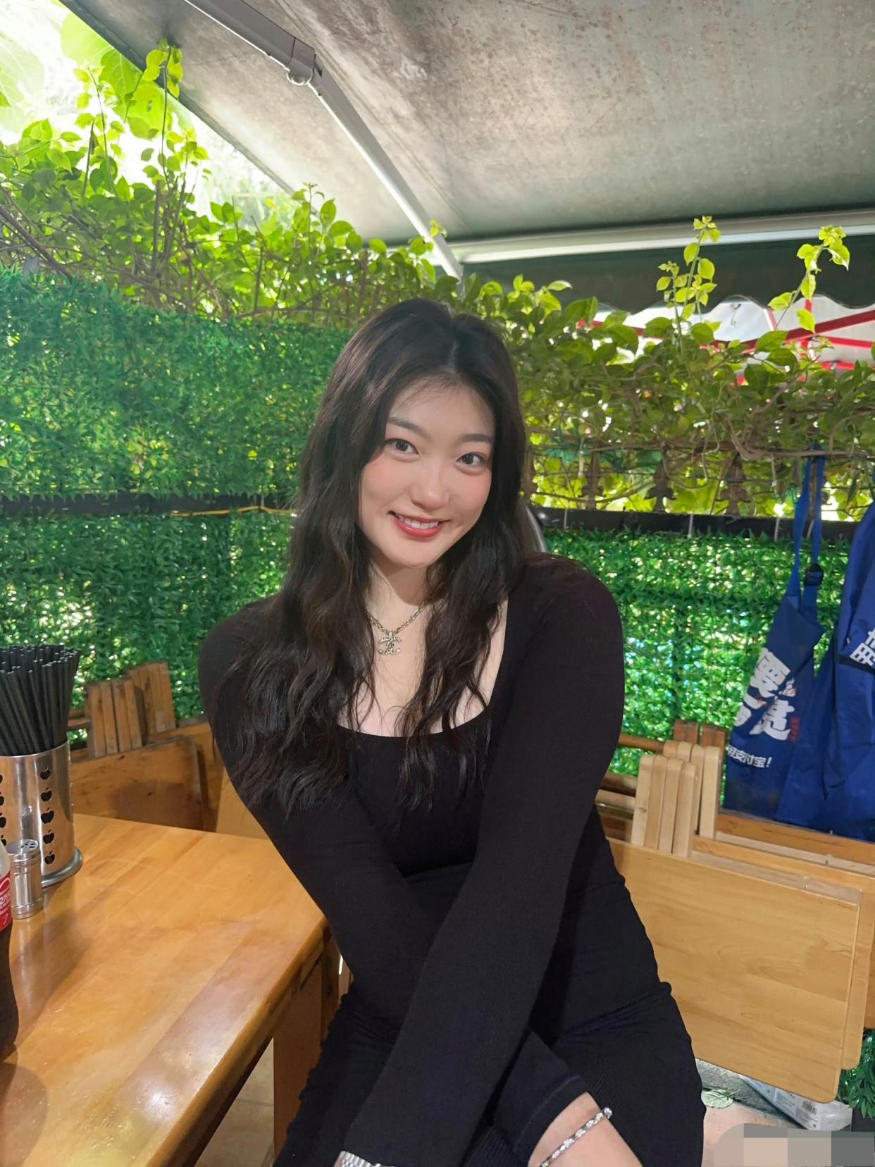 华体会app-关于铿锵玫瑰!运动员优雅斩获金牌的信息