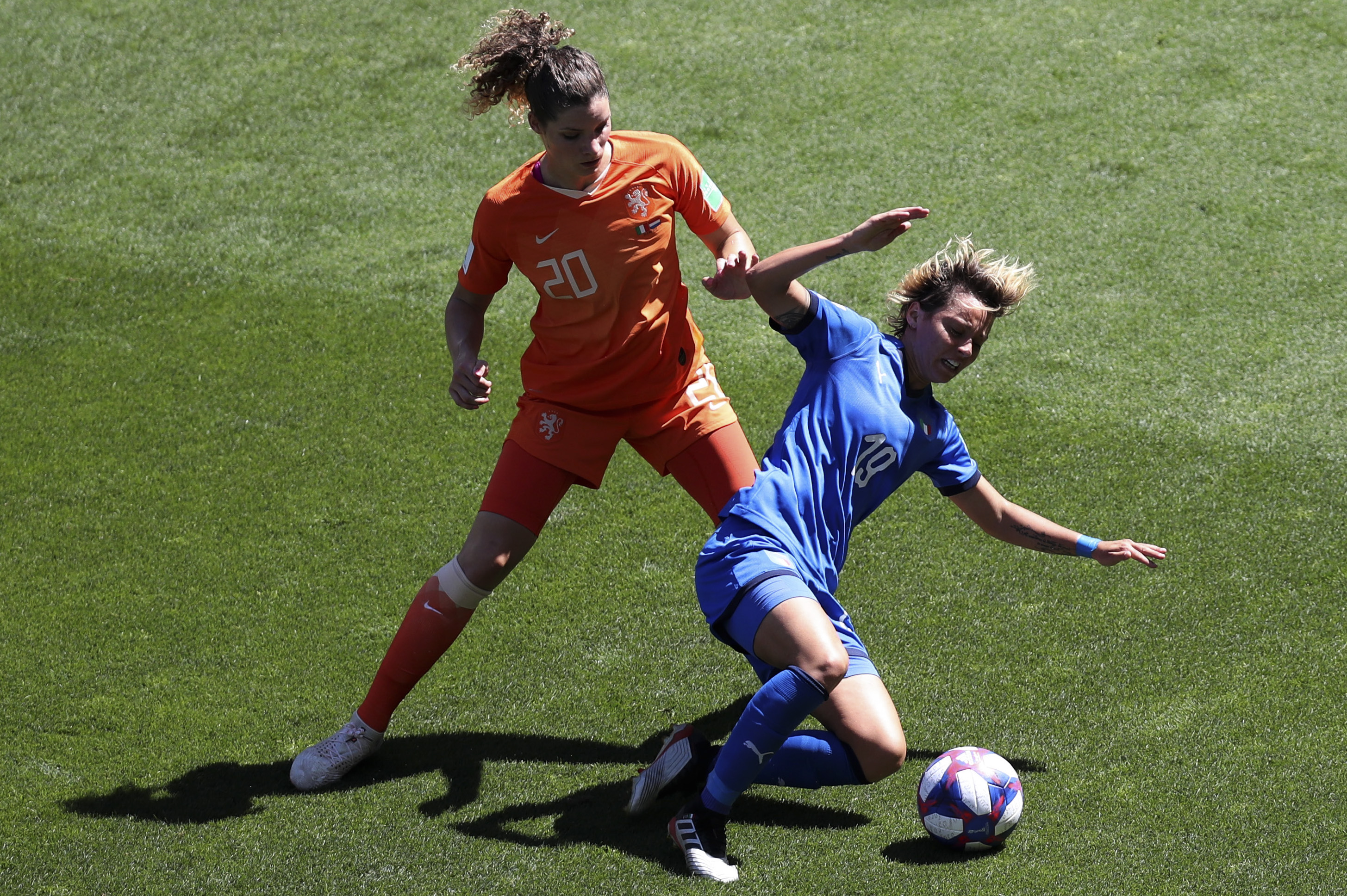 华体会下载-关于瓦朗谢纳艰难获胜,继续争夺冠军的信息