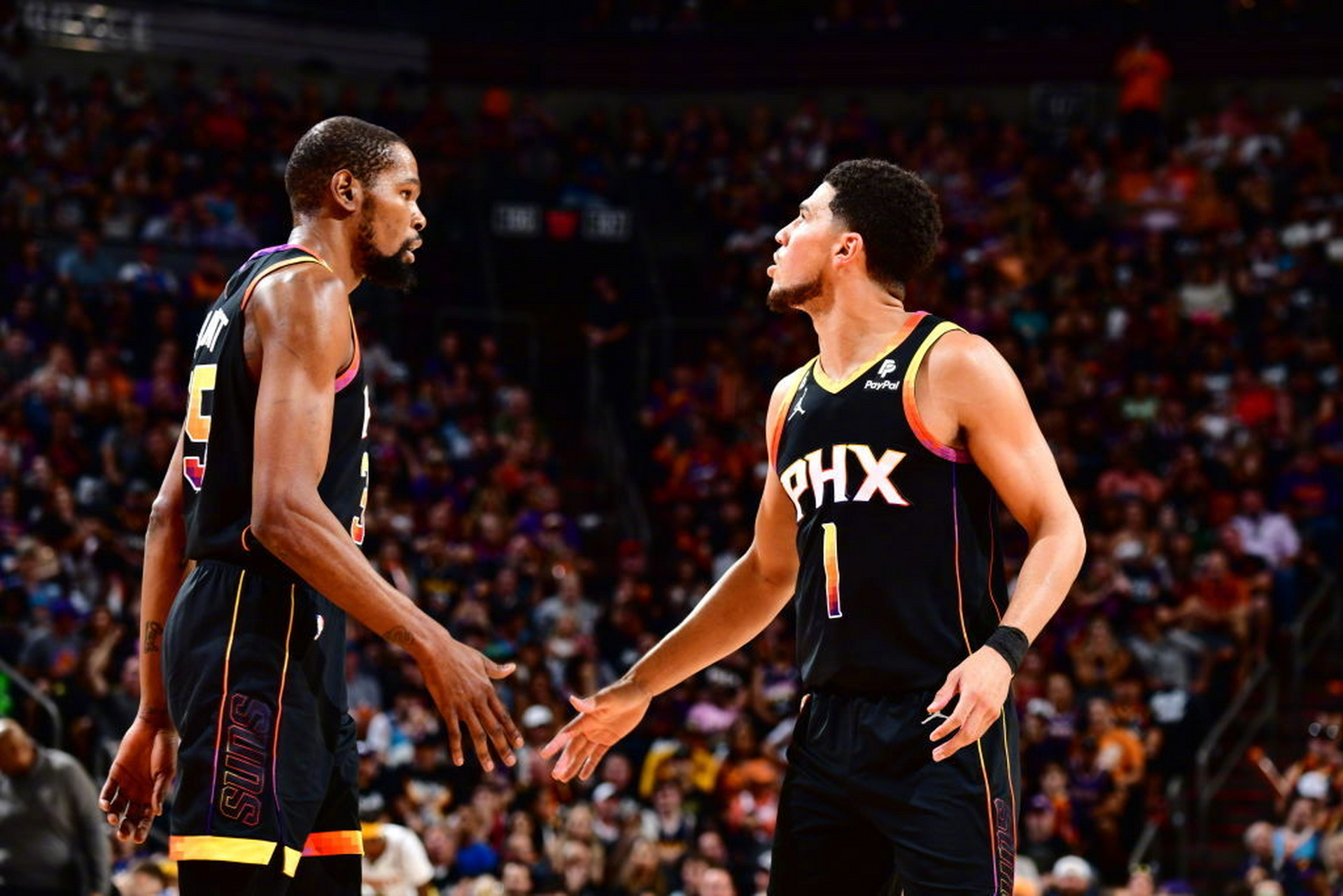 华体会官方入口-绿军险胜掘金，主场保持不败