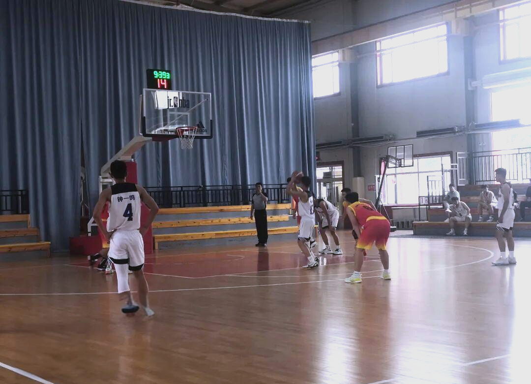 联手征战国际赛场，篮球精英们无畏挑战的简单介绍