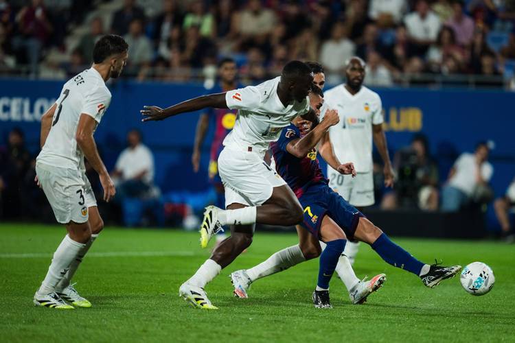 包含马德里竞技不敌对手，晋级岌岌可危的词条